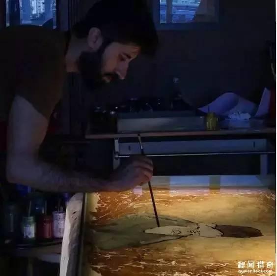 他在一盆水裡放滿了顏料，最後出來的東西梵高都不敢想像