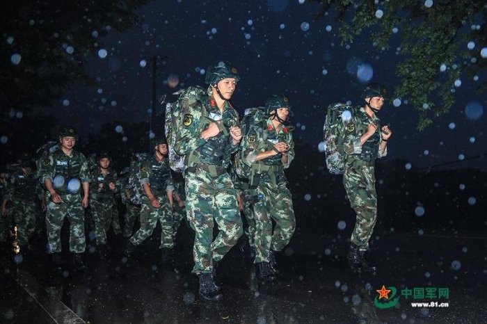 特戰武警對抗演練 軍靴「搶鏡」