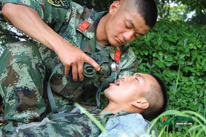特戰武警對抗演練 軍靴「搶鏡」
