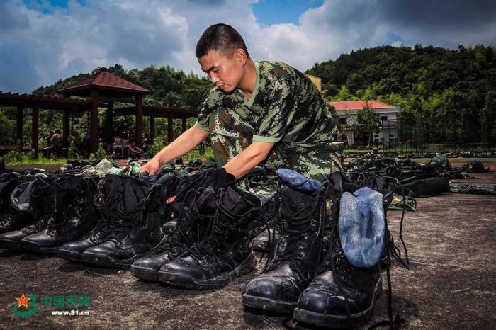 特戰武警對抗演練 軍靴「搶鏡」