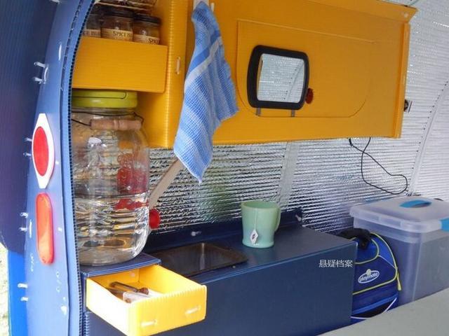 美國大爺想去旅行,花150美元親手打造房車