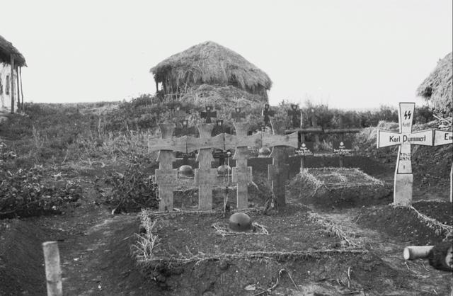 這些戰死的德軍算是幸運的，他們好歹還有一塊墓碑！