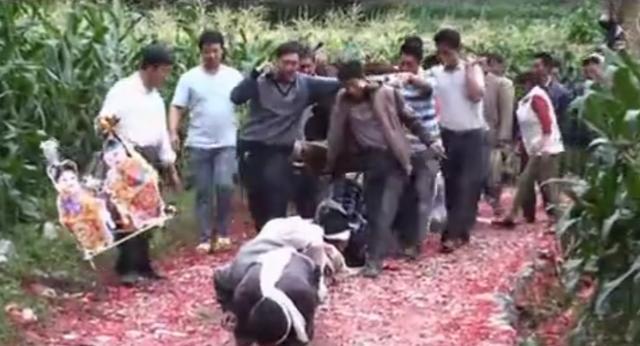 農村這怪異的土葬習俗,讓人感覺真折騰!