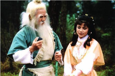 丐帮的打狗棒为什么有黄蓝之分？「黄杆子」，丐帮中的「高富帅」