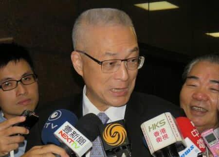 吳敦義給洪秀柱打八九分:她模糊說了「一中各表」