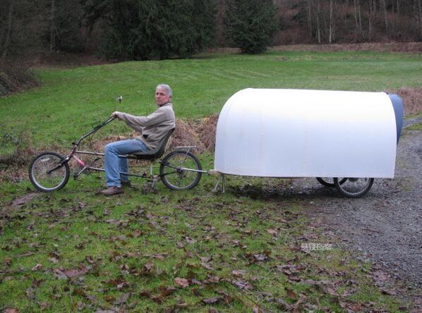 美國大爺想去旅行,花150美元親手打造房車