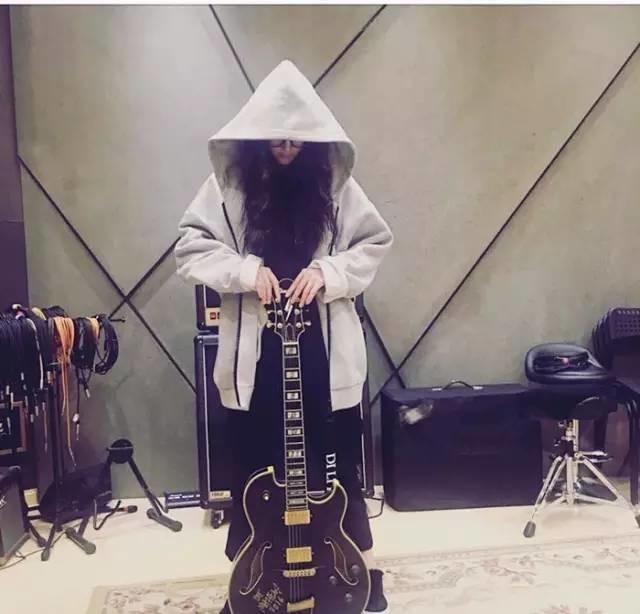 她是盛一倫最惦念的人，連陳偉霆都願意實力寵，出道三年就坐擁了千萬粉絲！