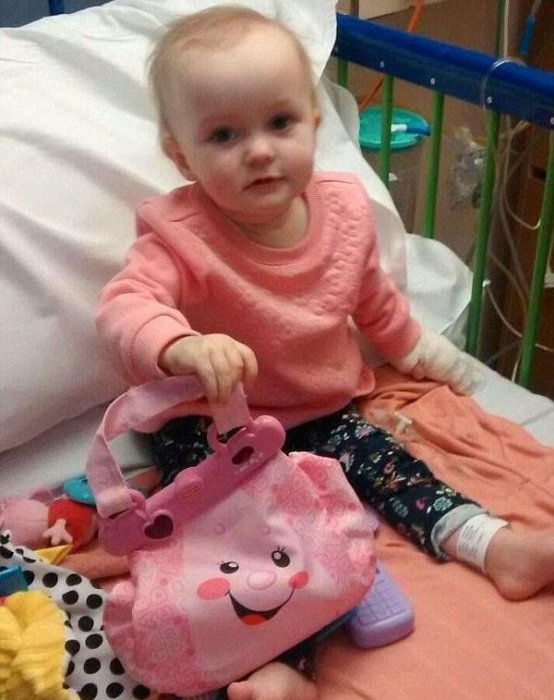 小女孩只能活兩天 父親為其辦婚禮