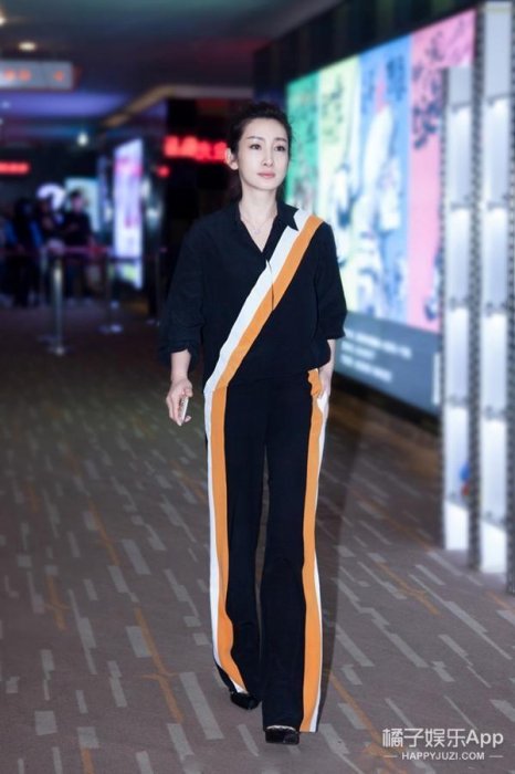 秦海璐可不只有「瘋了般」的演技，還有逆天的好衣品！