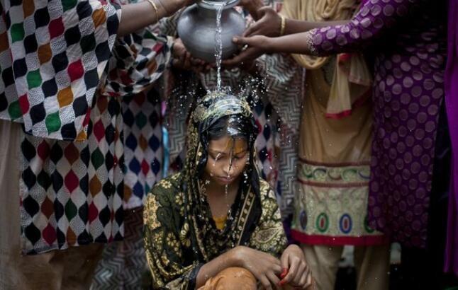 這個國家女孩早早出嫁,家長稱早結婚能避免性騷擾