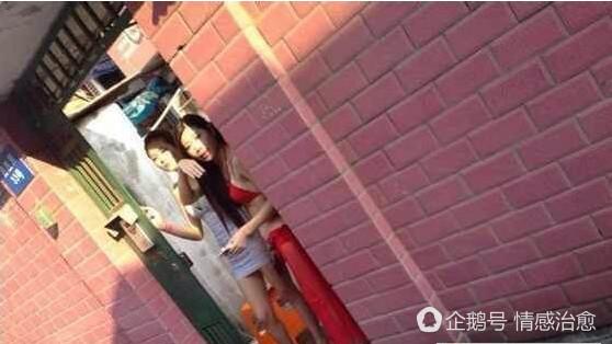 站街女解渴的方式和農民工無異只能吃西瓜