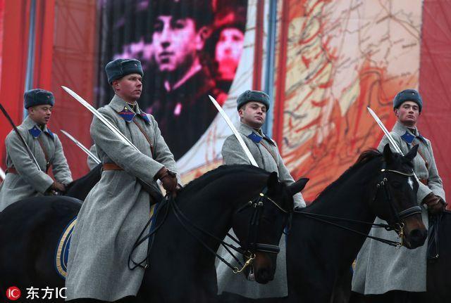 俄羅斯士兵扮蘇聯紅軍參加閱兵 紀念紅場閱兵75周年