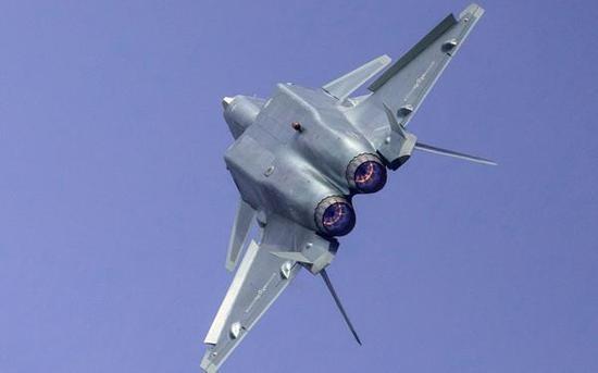 中國殲-20戰機怎麼樣?英國飛行員大喊:太棒了!