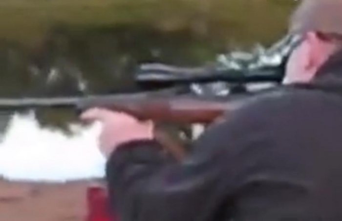 國外男子使用煤氣罐炸魚，接下來一幕超出想像！