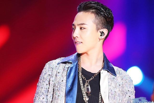 權志龍素顏鬍渣盡現自拍，嚇壞粉絲：請注意保養！