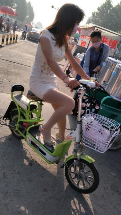 街拍：人來人往的人群中，見你猶如一見傾心