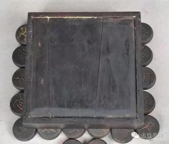 鄉下窮親戚送的木頭象棋，四年後翻出來才發現是烏木的！