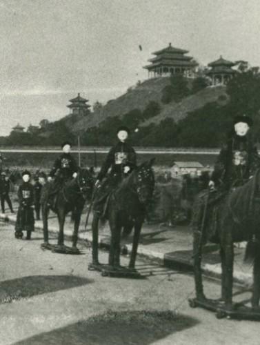 老照片：慈禧奢華送葬真實一幕，上百人抬棺材