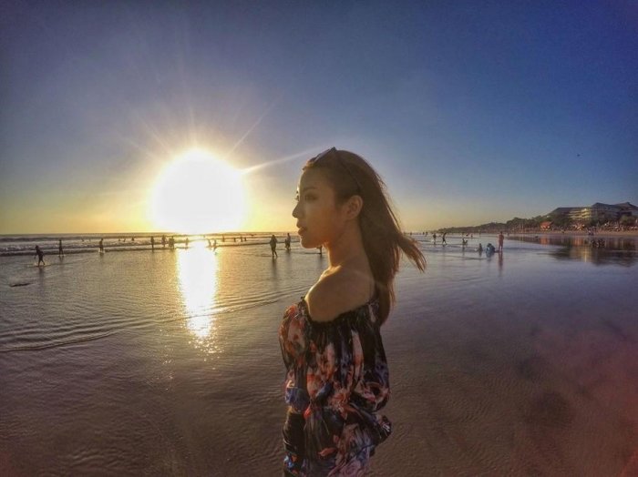 實拍一位朝鮮的懵懂女孩,渴望到中國農村看日落