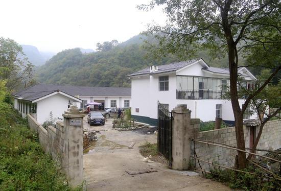 實拍一位朝鮮的懵懂女孩,渴望到中國農村看日落