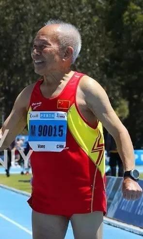 92歲中國老爺爺,5000米、10000米登上世界最高領獎台