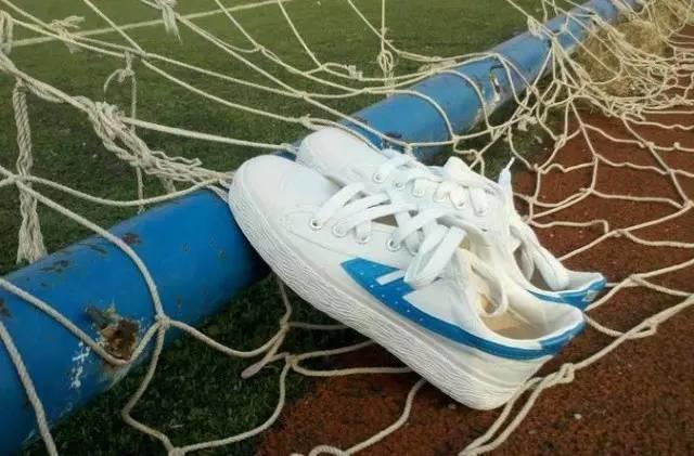 永遠走在時尚一線的小白鞋—我只要回力！