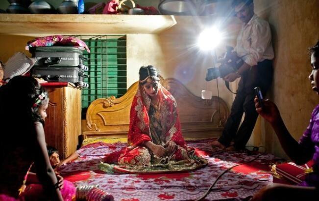 這個國家女孩早早出嫁,家長稱早結婚能避免性騷擾