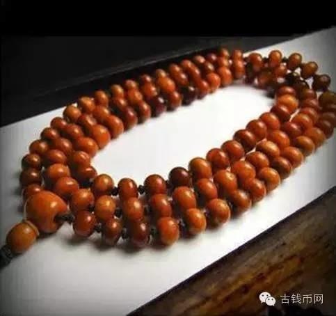 李連杰坐擁億元佛珠貴到讓人望塵莫及，卻還要面臨坐輪椅的窘境！