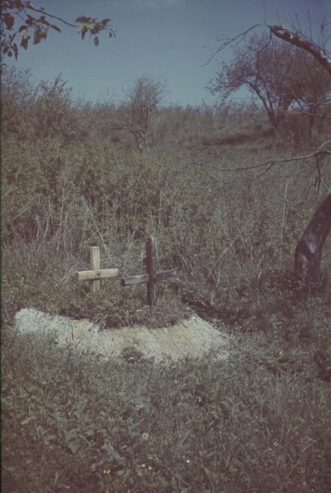 這些戰死的德軍算是幸運的，他們好歹還有一塊墓碑！