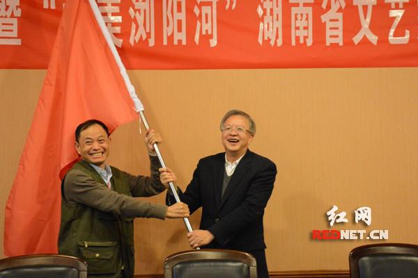 湖南省百餘文藝家開展採風創作活動