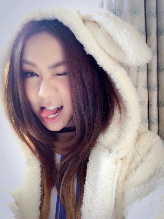 鄧紫棋又玩自拍，除了魚泡嘴賣萌，網友被大耳環吸睛