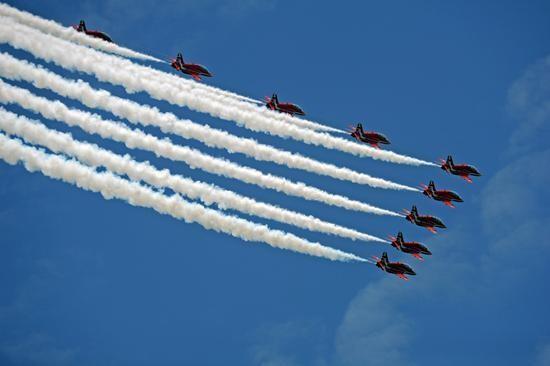 中國殲-20戰機怎麼樣?英國飛行員大喊:太棒了!