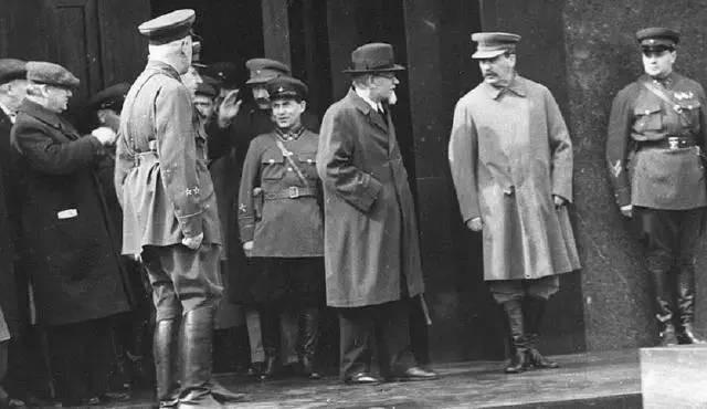 1941年，日本為什麼會放棄進攻搖搖欲墜的蘇聯？