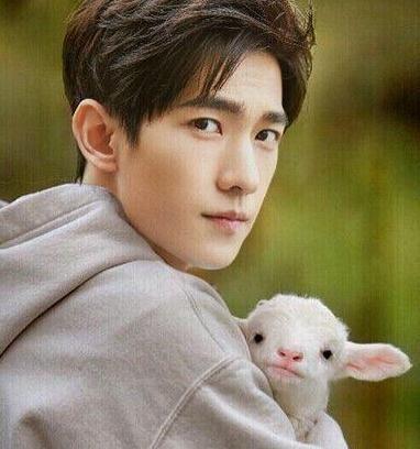 男星心形劉海造型，鹿晗吳世勛李易峰，誰最帥？