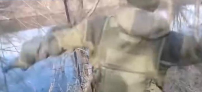 男子用手榴彈炸魚，這收穫太讓人意外了！