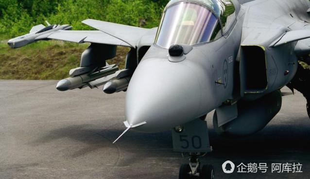 鷹獅EF戰機的頭盔顯示器