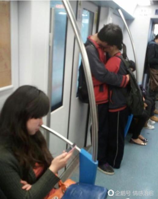 公共場所秀恩愛熱吻尺度該如何把握，你怎麼看？