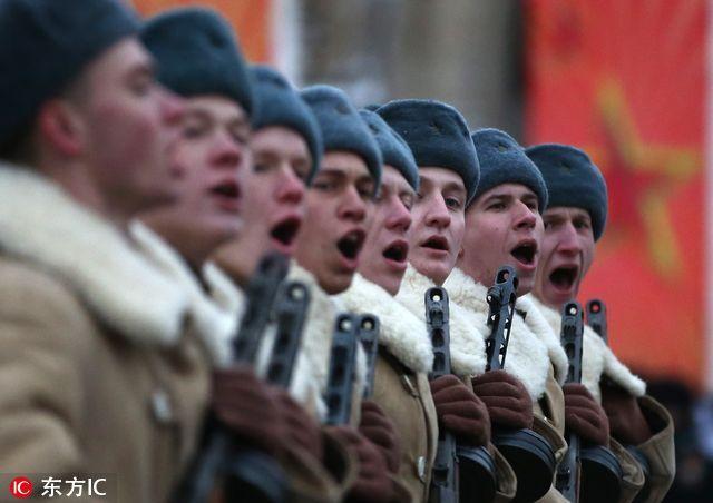 俄羅斯士兵扮蘇聯紅軍參加閱兵 紀念紅場閱兵75周年