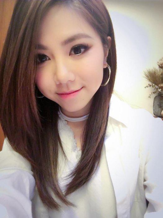 鄧紫棋又玩自拍，除了魚泡嘴賣萌，網友被大耳環吸睛