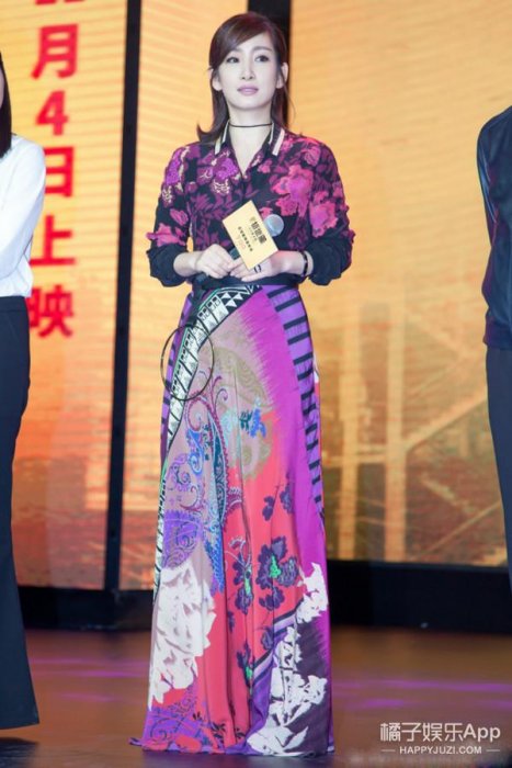 秦海璐可不只有「瘋了般」的演技，還有逆天的好衣品！