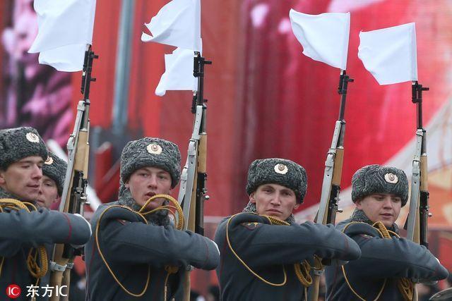 俄羅斯士兵扮蘇聯紅軍參加閱兵 紀念紅場閱兵75周年