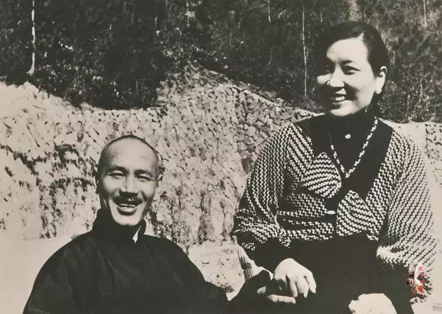 宋靄齡對蔣介石的刻意「經營」：從婚姻到財政