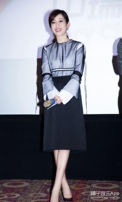 秦海璐可不只有「瘋了般」的演技，還有逆天的好衣品！