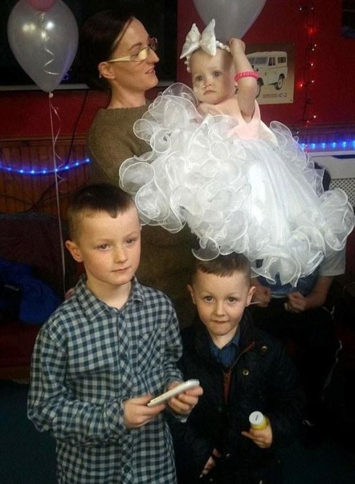 小女孩只能活兩天 父親為其辦婚禮