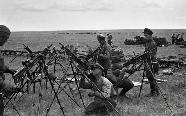 老照片：日本陸軍首次慘敗，近兩萬人慘死蘇軍槍口下