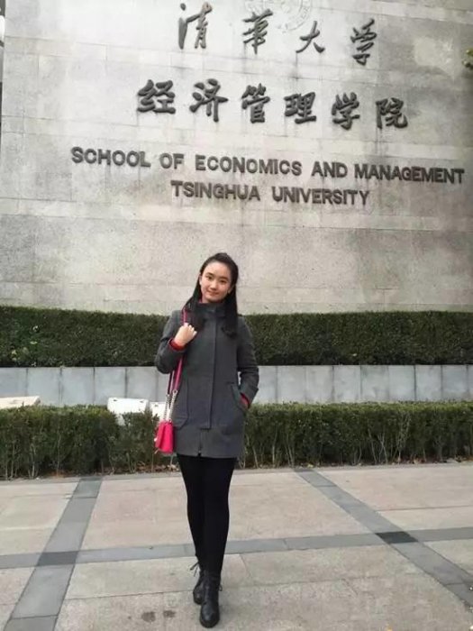 她是童星，和關曉彤一樣沒有長殘，如今是清華高材生