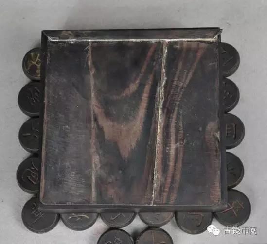 鄉下窮親戚送的木頭象棋，四年後翻出來才發現是烏木的！