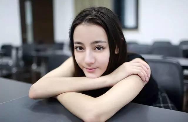 她是盛一倫最惦念的人，連陳偉霆都願意實力寵，出道三年就坐擁了千萬粉絲！