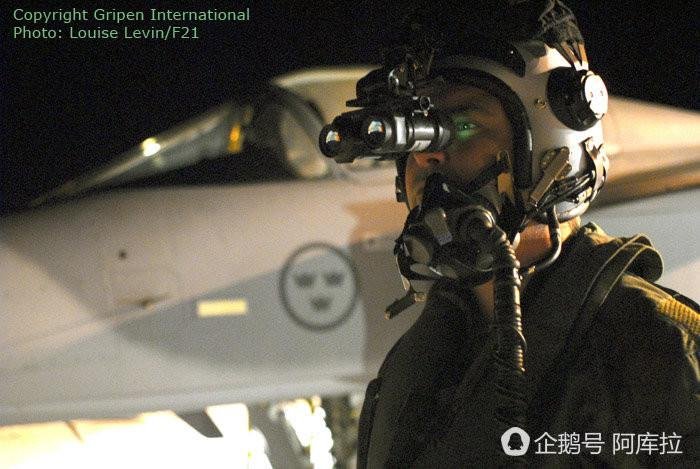 鷹獅EF戰機的頭盔顯示器