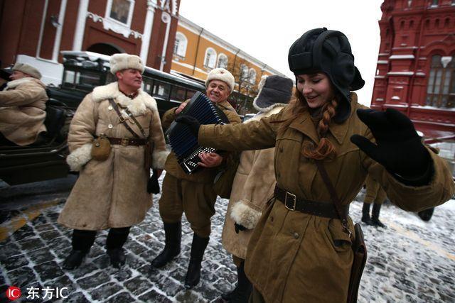 俄羅斯士兵扮蘇聯紅軍參加閱兵 紀念紅場閱兵75周年